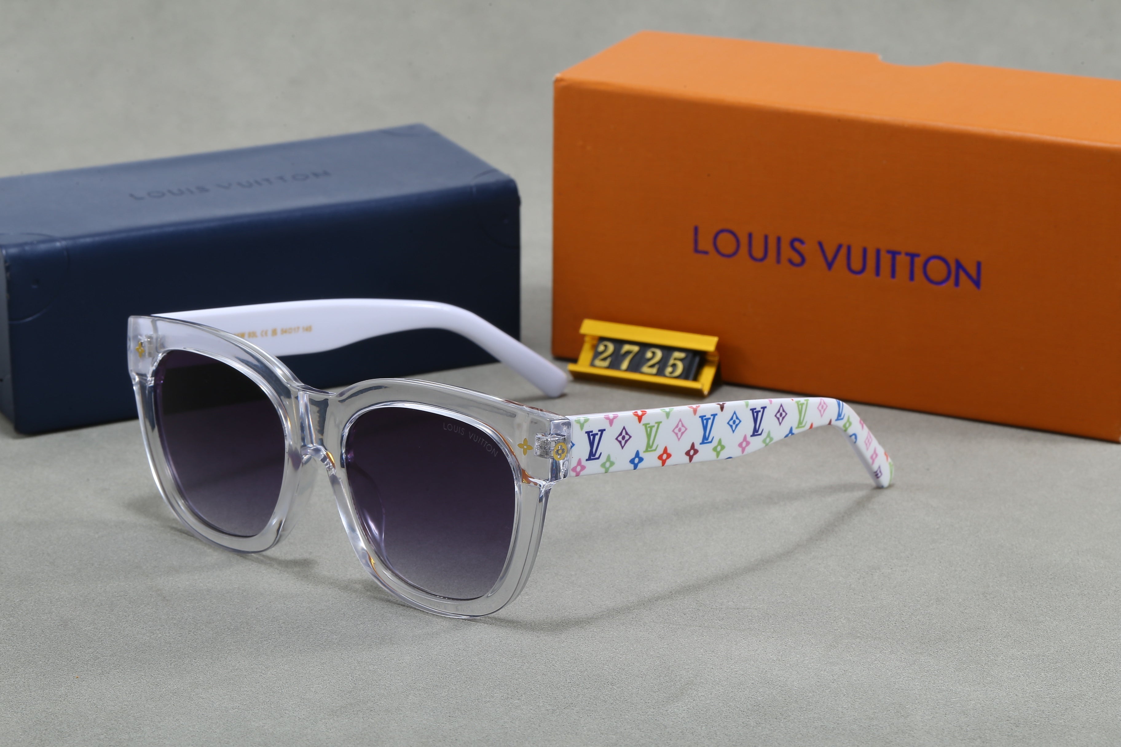 Louis vuitton New European and American style thick-rimmed high-end sunglasses 2725 Cat-Eye