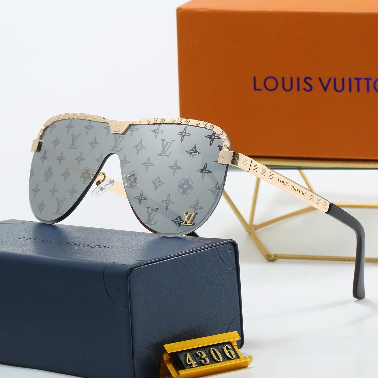 Louis vuitton Stylish and cool casual sunglasses 4306 Oval