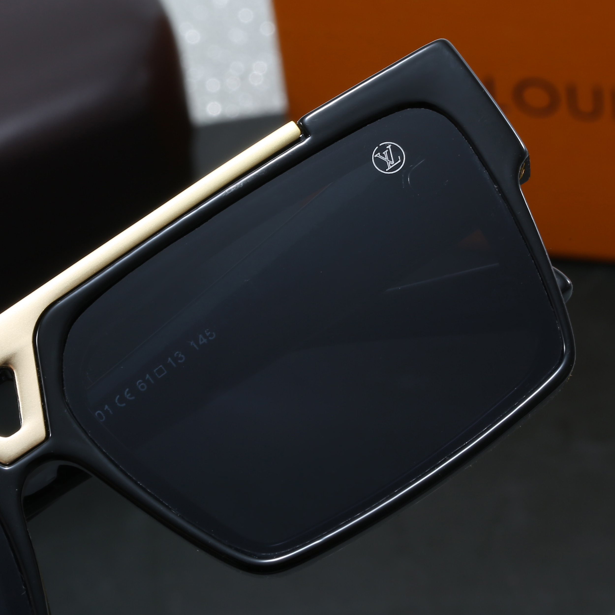 Louis vuitton Geometric Triangle Detail Oversized Square Sunglasses (Model 1984) Square